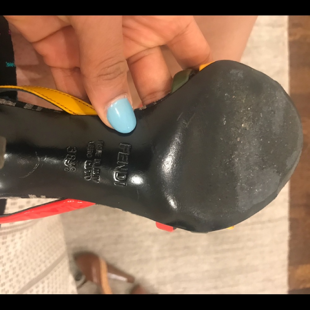 ❌🚫SOLD❌🚫FENDI Sandals 38.5 - Picture 2 of 8